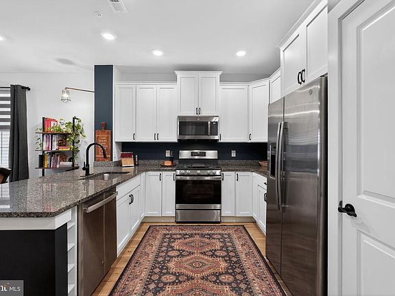 5th image of 112 King St