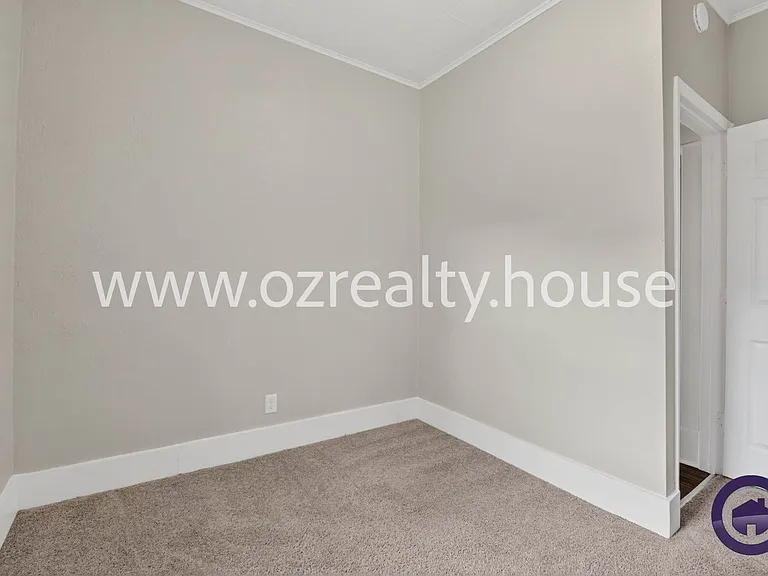 614 Woodstock Ave — Photo 10