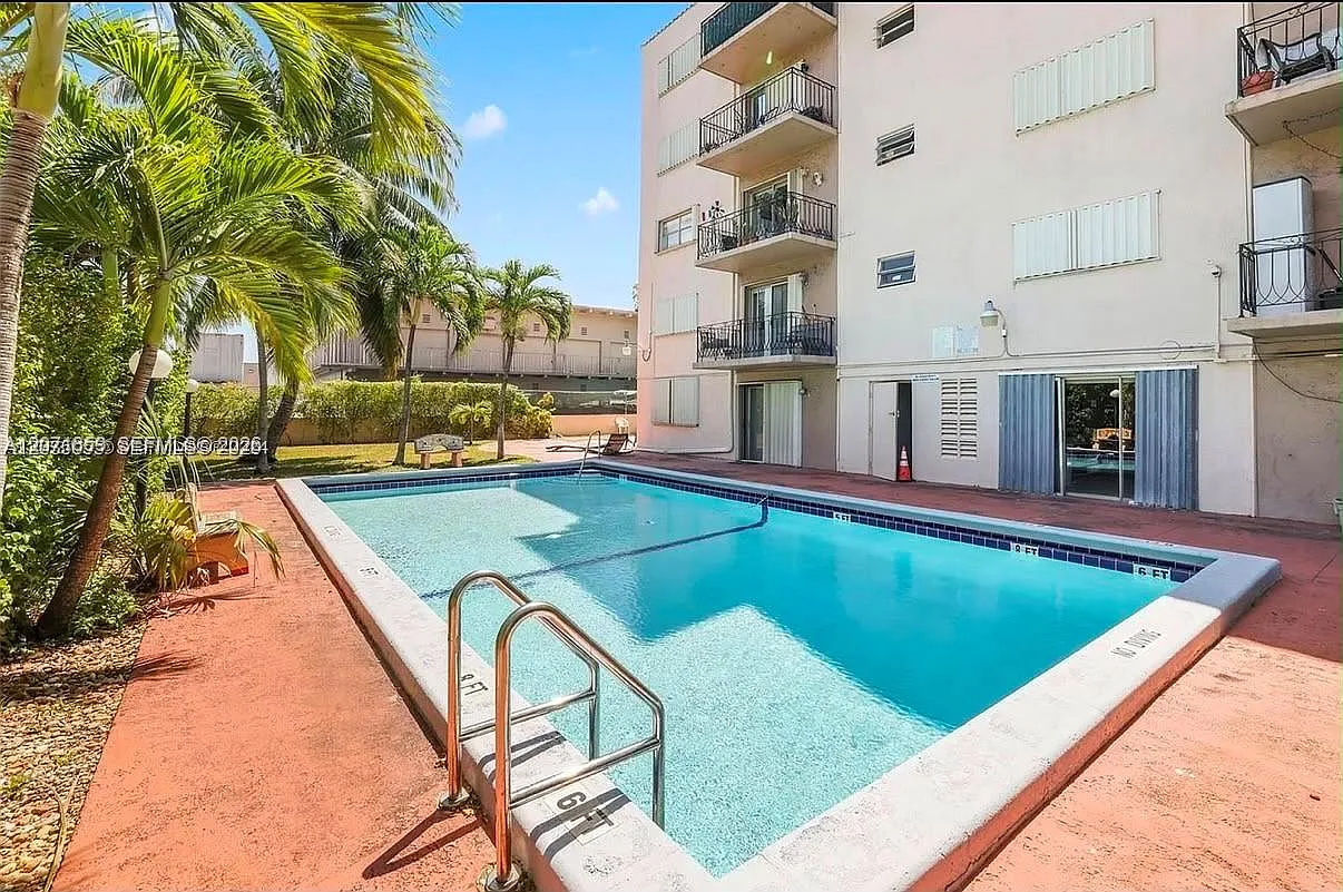 2 bed, 1.0 bath, $2,400 — Photo 2