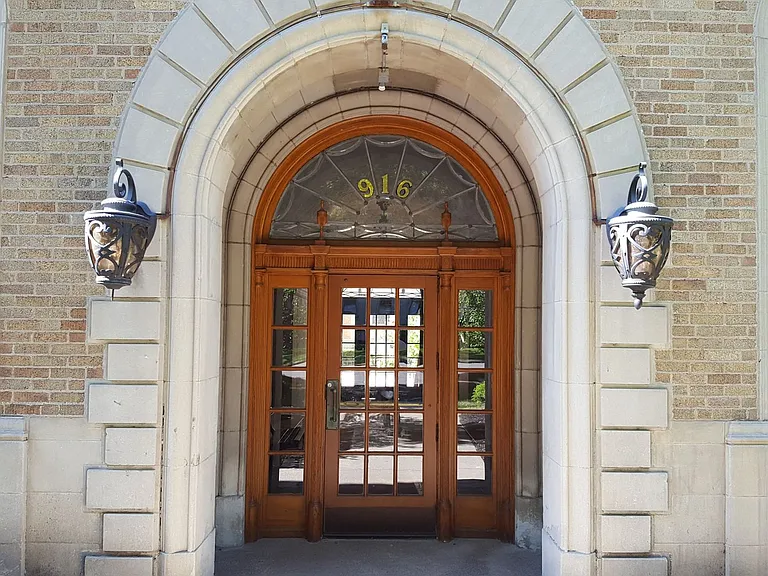 Bryant Apartments — Photo 36
