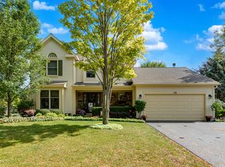 15 Thompson Ct, Buffalo Grove, IL 60089