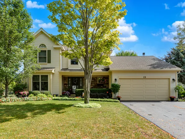 15 Thompson Ct, Buffalo Grove, IL 60089