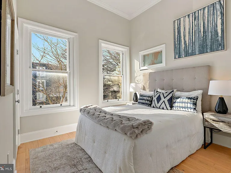 710 E St SE #FIVE — Photo 10