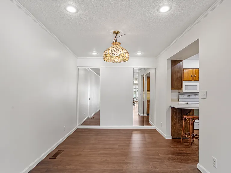 2114 Peach St — Photo 5