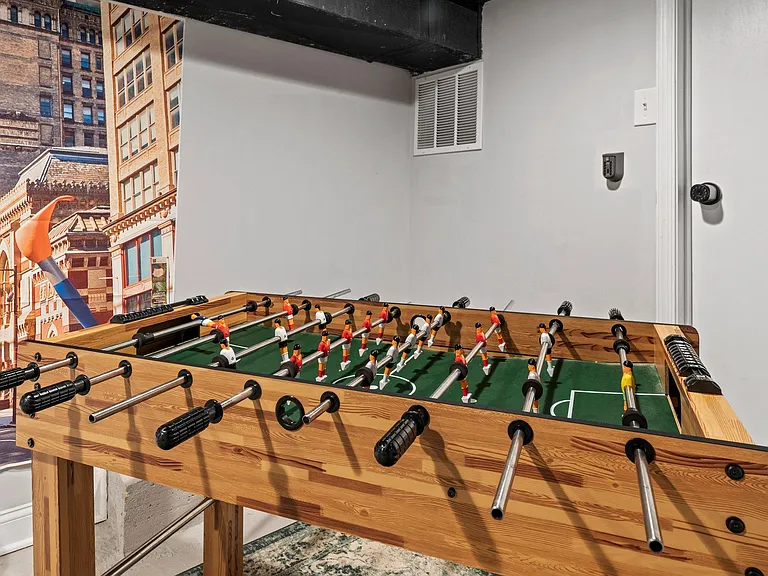 833 Corinthian Ave — Photo 22