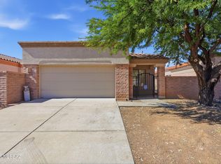 2001 W Amblemorn Dr, Green Valley, AZ 85622