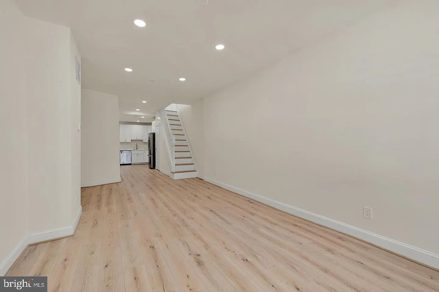 2 bed, 2.0 bath, 1170 sqft, $3,000 — Photo 3