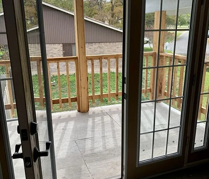 815 Cedar Oaks Ln — Photo 12
