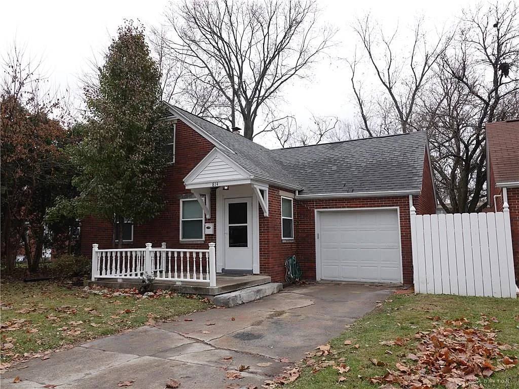 814 N Maple Ave photo 1