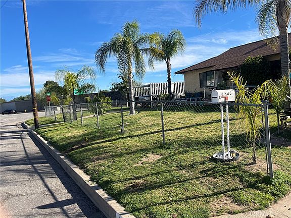 2nd image of 1233 W Lynwood Dr