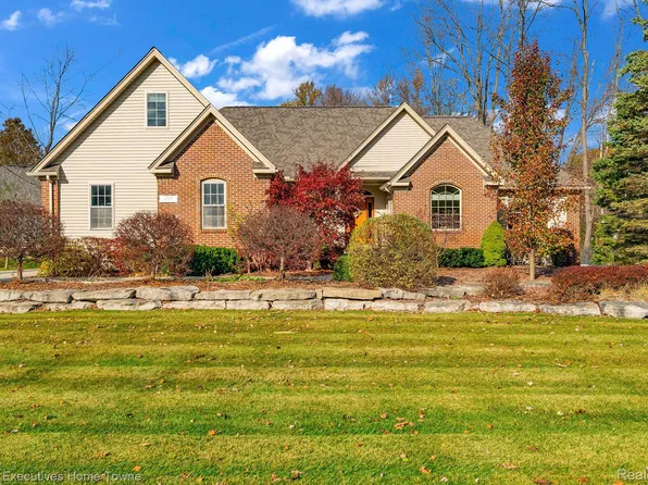 2958 Wedgewood Dr, Fort Gratiot, MI 48059