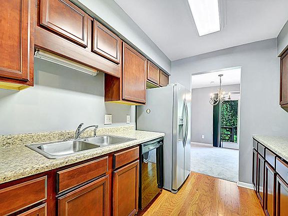 4th image of 8400 Olde Colony Trl APT 43