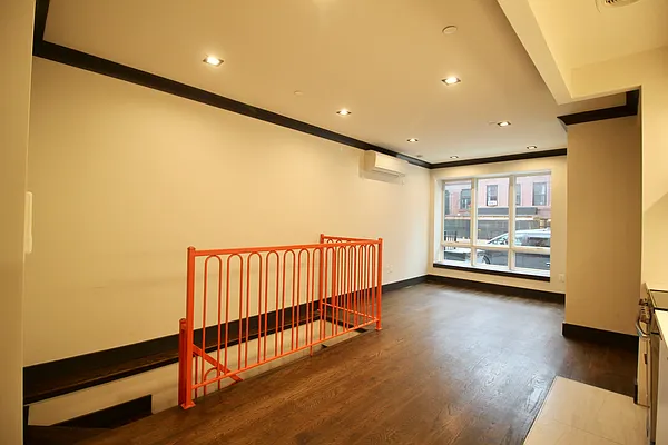 Rented by Hagstrom Management Inc | media 4