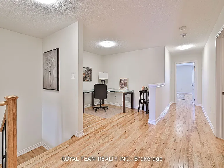 1246 Peelar Cres — Photo 13