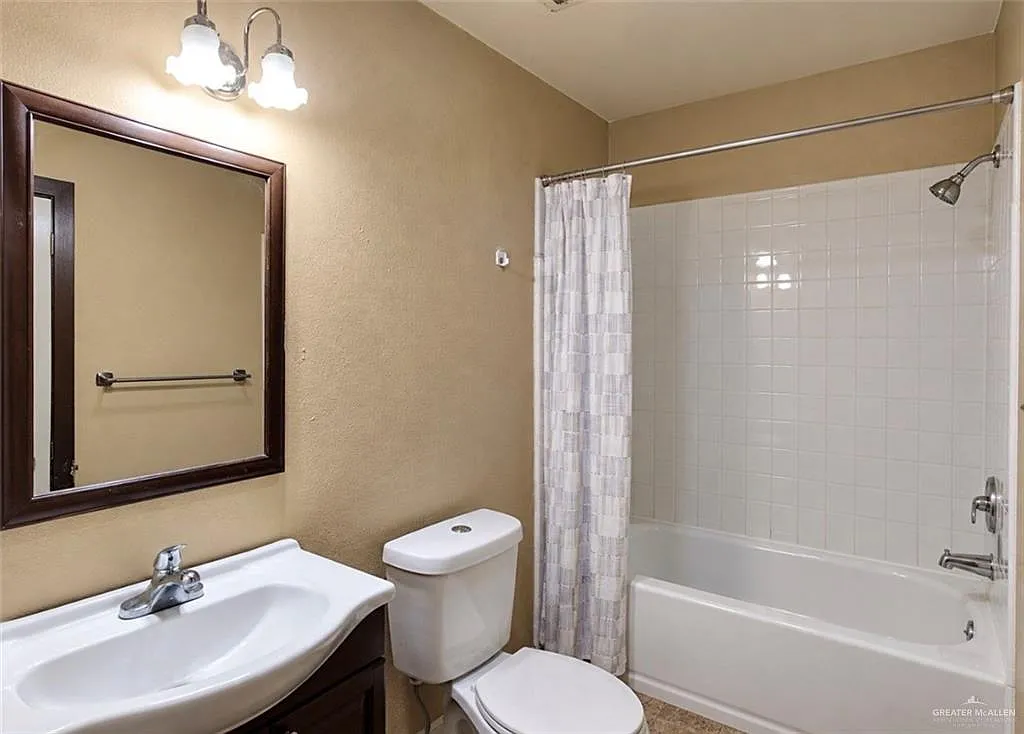 3 bed, 2.0 bath, 1432 sqft, $1,600 — Photo 4