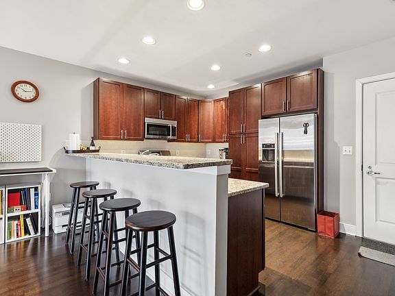 4th image of 600 S 24th St Unit 306