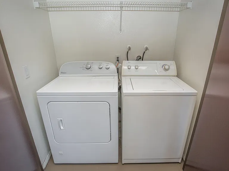 Laurel Canyon Apartment Homes — Photo 39