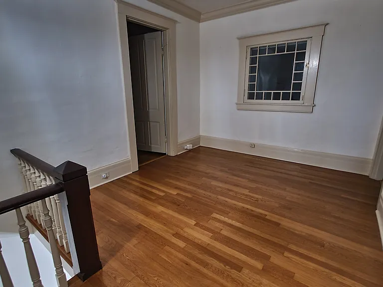 114 W Lexington Ave — Photo 60
