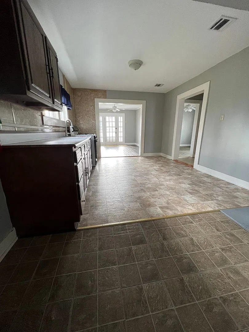 Spacious 3BR/1BA Home in Houma - 1,000 Sq Ft-$400 move-in special! — Photo 4