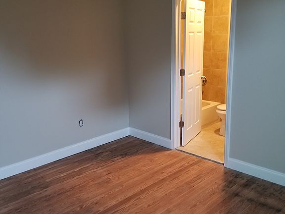2nd image of 3234 Jackson Ave