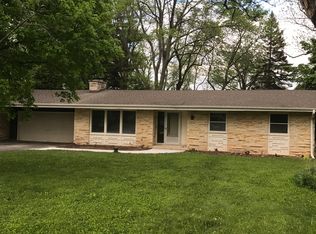 2350 Hillsdale Dr E, Brookfield, WI 53005
