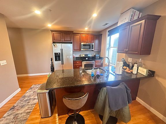 3rd image of 100 Fellsway West 204