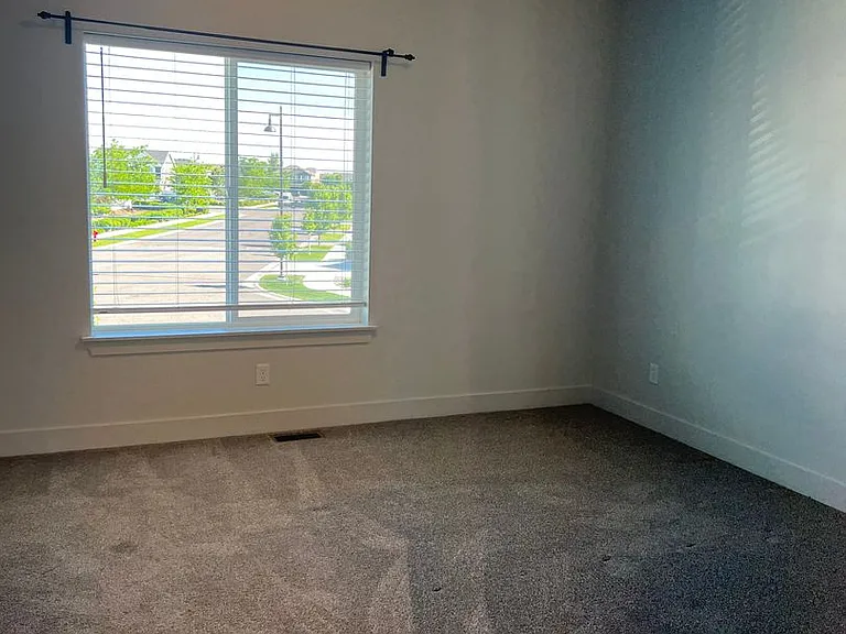 835 S 2380 W — Photo 26