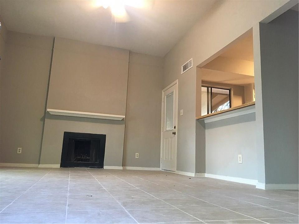 1st image of 3042 Navarro Ln