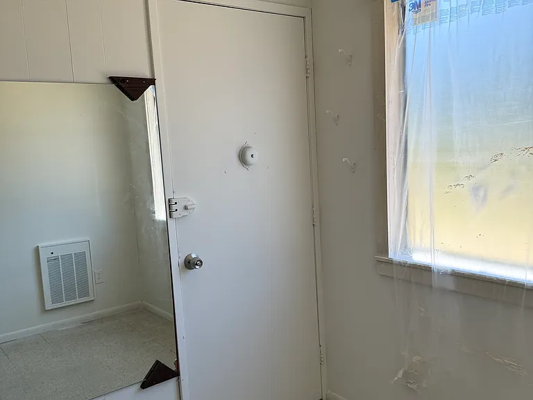 889 Jennings Ave — Photo 24