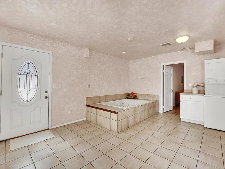 Obannon Dr — Photo 8
