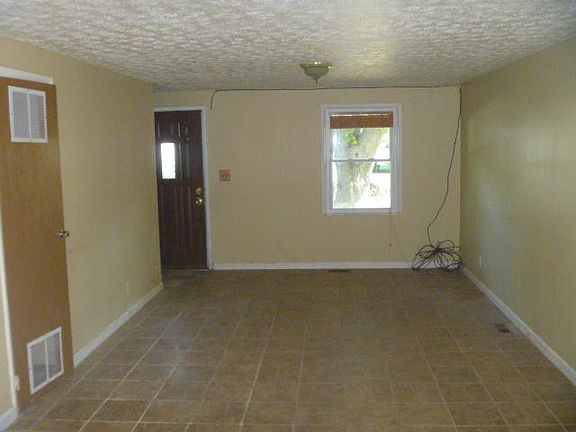 4th image of 5825 Gateway Dr