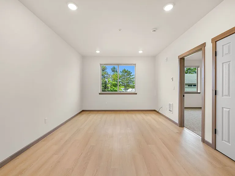 146 Prince Ave — Photo 23