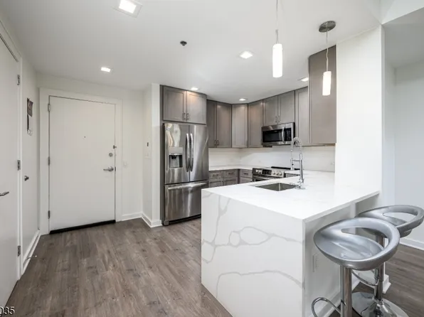 1 Carriage City Plz #1214, Rahway City, NJ 07065