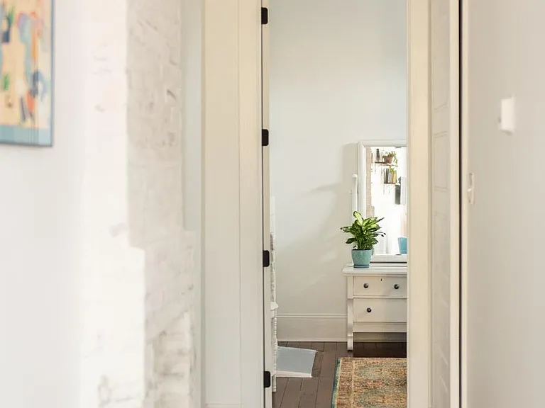 1040 Louisa St — Photo 8