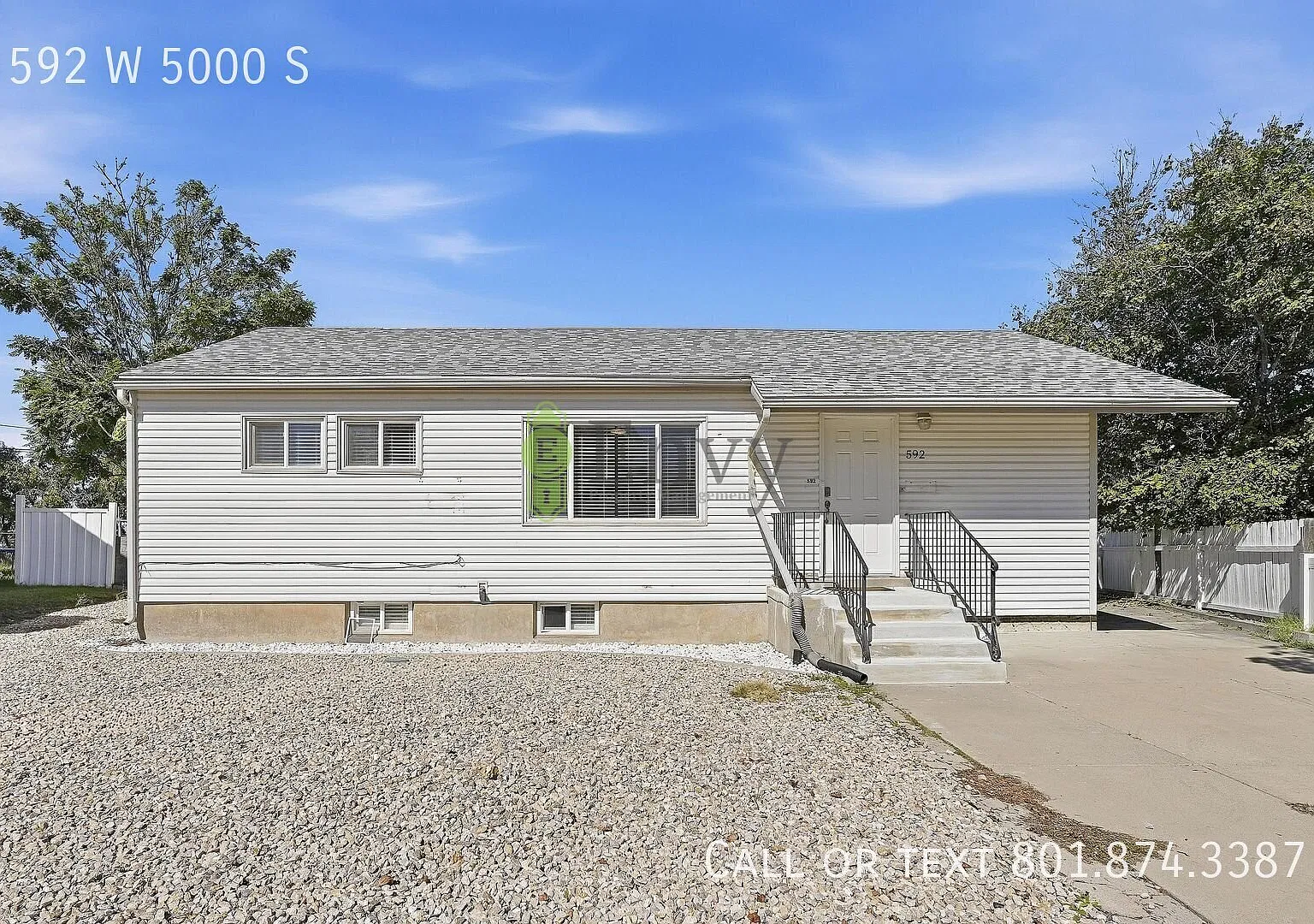Spacious 4 Bed, 1 Bath Pet-Friendly Home with Equipped Appliances! - Available NOW! — Photo 1