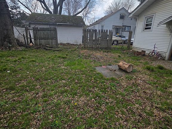 2nd image of 2457 E Garfield Ave