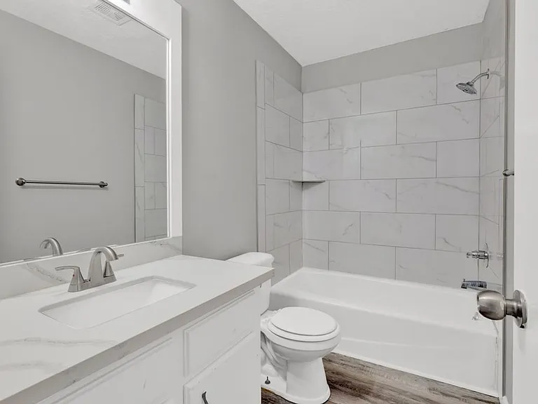 115 W Lagrange St — Photo 8