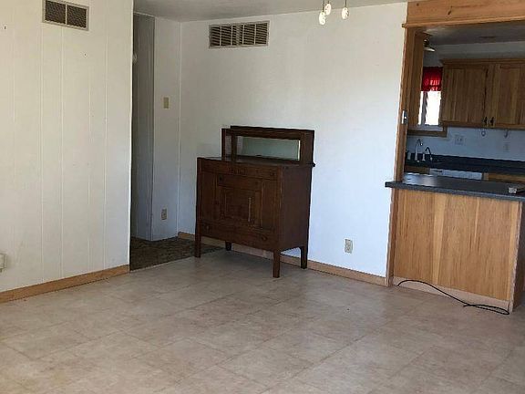 3rd image of 24 Walnut Dr