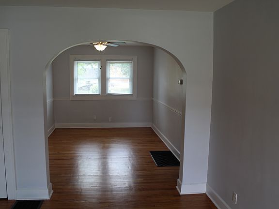 3rd image of 925 E Markwood Ave