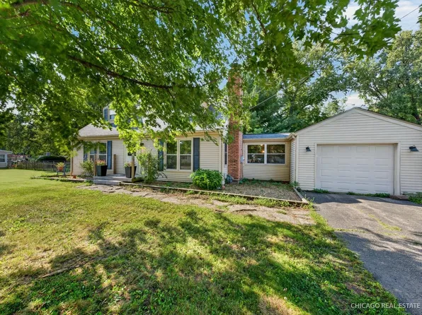 9313 Baldwin Dr, Machesney Park, IL 61115