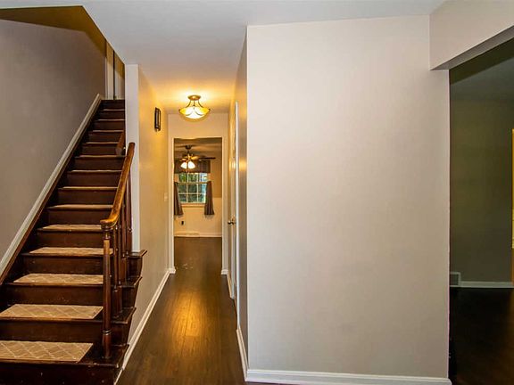 4th image of 4148 Forsythia Dr