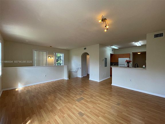 2nd image of 2305 Belmont Ln #2305