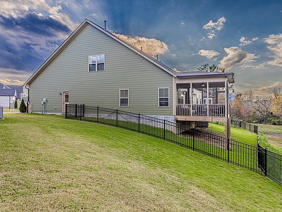 3rd image of 5099 Shelterwood Dr NE
