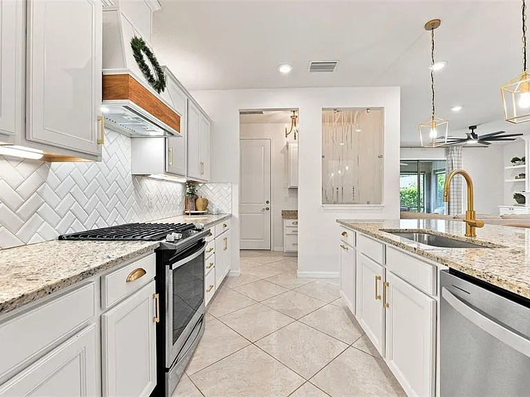 12846 Payton St — Photo 14
