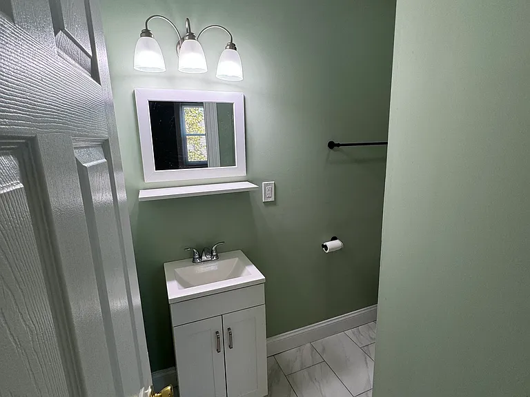 809 N Luzerne Ave — Photo 10