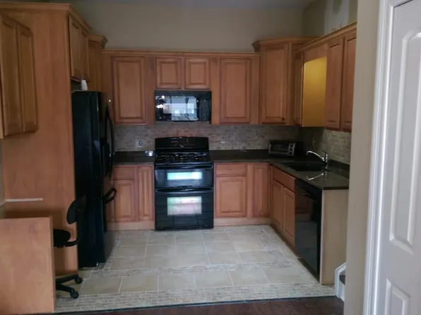1N261 Farwell St, Carol Stream, IL 60188