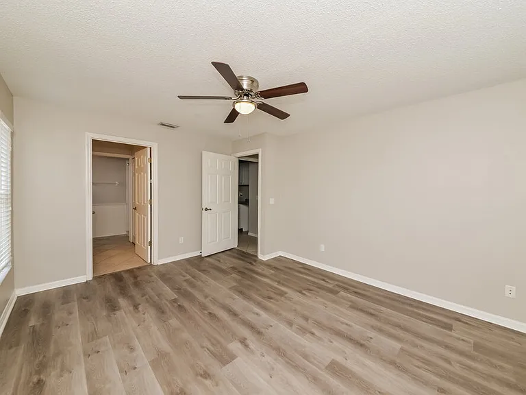 4637 72nd Ct E — Photo 10