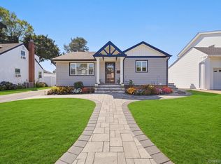 18 Devon Road, Bethpage, NY 11714
