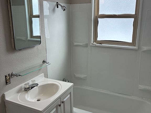 2nd image of 1233 Janes Ln #1233