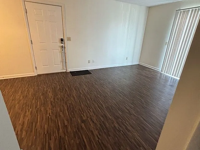 Vinewood Apartments — Photo 30